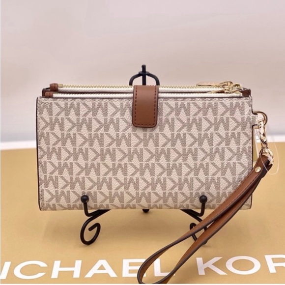 Michael Kors DoubleZip Wristlet Wallet Vanilla NWT - Picture 3 of 11